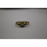 A VICTORIAN 18 CT GOLD AND DIAMOND GYPSY RING