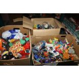 A QUANTITY OF ASSORTED PLASTIC TOYS TO INCLUDE MCDONALDS ETC.