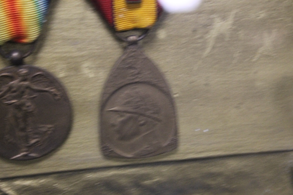 A GROUP OF FIVE WORLD WAR I MEDALS AWARDED TO BELGIAN SOLDIER AUGUST-EDOUARD DE CYPER TO INCLUDE - Bild 6 aus 6