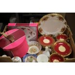 A TRAY OF TEA & DINNERWARE TO INCLUDE WEDGWOOD, ROYAL ALBERT ETC.