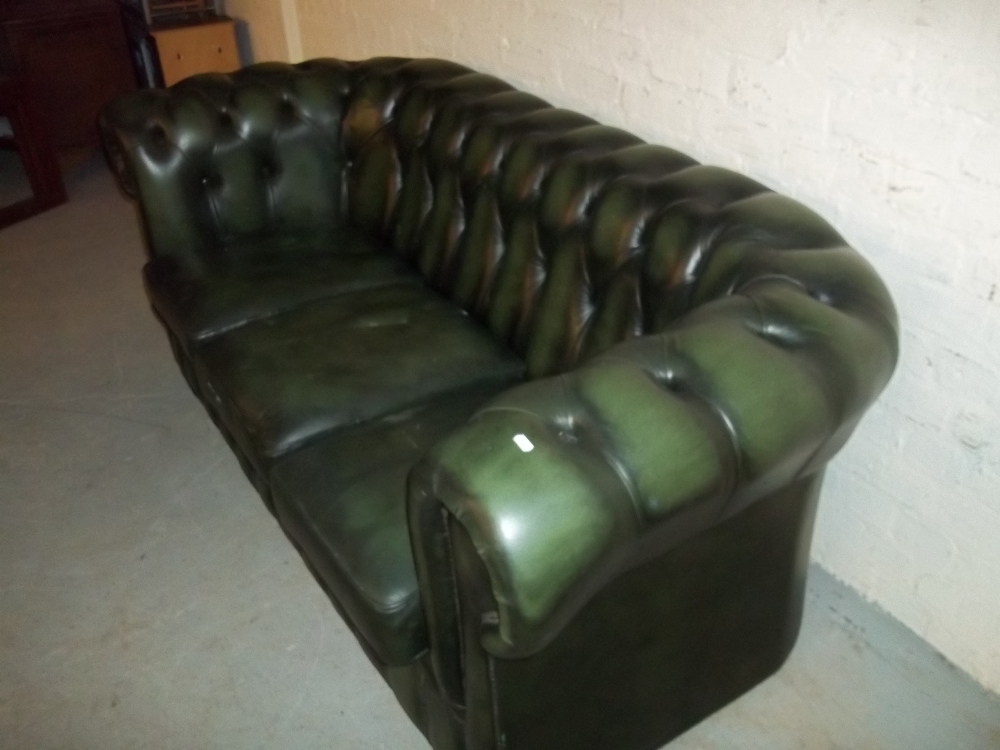 A LEATHER CHESTERFIELD THREE SEATER SOFA - Image 3 of 3