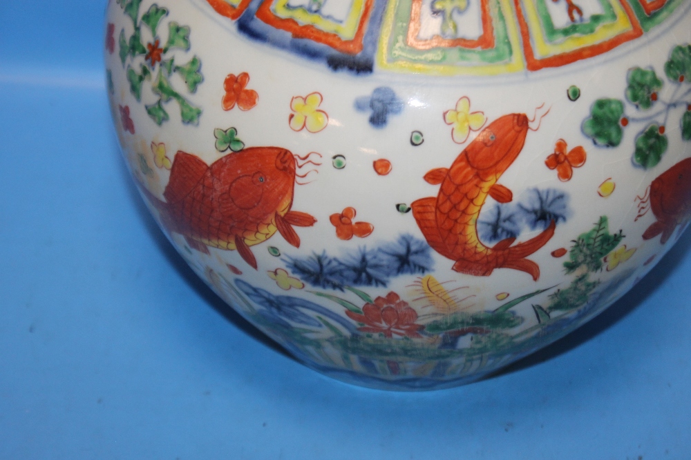 AN ORIENTAL STYLE VASE DECORATED WITH GOLDFISH - Image 2 of 4