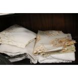 A COLLECTION OF ASSORTED LINEN