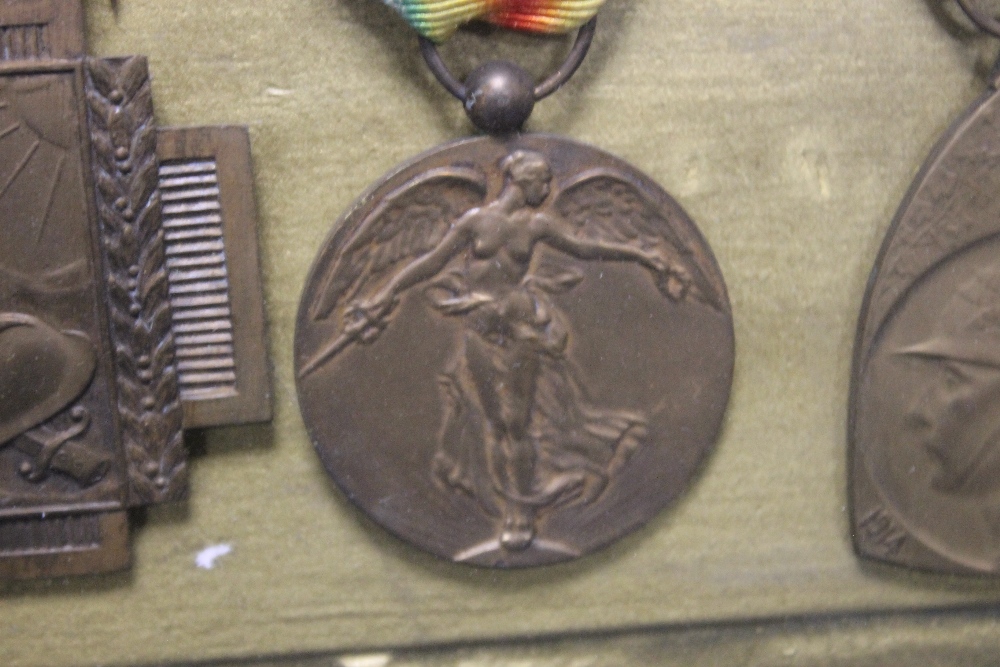 A GROUP OF FIVE WORLD WAR I MEDALS AWARDED TO BELGIAN SOLDIER AUGUST-EDOUARD DE CYPER TO INCLUDE - Bild 5 aus 6