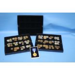 A QUANTITY OF COINS, AN EMPTY COIN COLLECTOR'S CASE AND A QUEEN'S JUBILEE MEDAL
