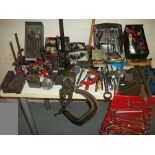 A LARGE SELECTION OF TOOLS TO INCLUDE AN ENGINEERING VICE, TAPS AND DIES