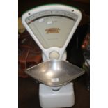 A SET OF TOOLEY SHOP SCALES