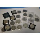 A QUANTITY OF COMMEMORATIVE COINS