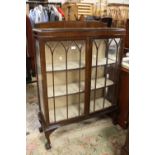 AN EARLY 20TH CENTURY MAHOGANY GLAZED CHINA CABINET W-91 CM