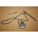 A COLLECTION OF SILVER COLLECTABLES TO INCLUDE A LARGE OVAL LOCKET ON CHAIN' PROPELLING PENCIL ETC.