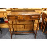 A MID CENTURY OAK SINGLE DRAWER SIDE TABLE H-82 CM W-76 CM