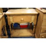 A PINE SINGLE DRAWER SIDE TABLE H-76 CM W-79 CM