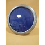 A CONTINENTAL .800 SILVER MOUNTED ROUND PICTURE FRAME