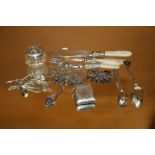 A COLLECTION OF HALLMARKED SILVER TO INC BROOCHES' MOTHER OF PEARL KNIFE' LIGHTER ETC
