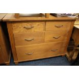 A MODERN M&S HEMSLEY RANGE FIVE DRAWER CHEST H-91 CM W-117 CM