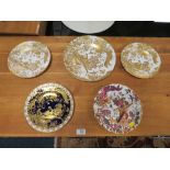 A COLLECTION OF ROYAL CROWN DERBY CABINET PLATES TO INCLUDE GOLD AVES EXAMPLES