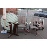 A CIRCULAR WOODEN GARDEN TABLE WITH 4 CHAIRS AND A PARASOL A/F