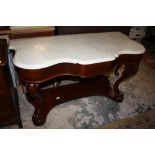AN ANTIQUE MAHOGANY MARBLE TOPPED SHAPED WASHSTAND H-72 CM W- 122 CM