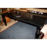 A LARGE ITALIAN DESIGNER BLACK GLOSS DINING TABLE H-76 CM W-97 CM L-200 CM