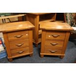 A PAIR OF MODERN M&S OAK HEMSLEY RANGE BEDSIDE CHESTS (2) W-55 CM