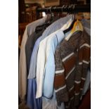 A QUANTITY OF GENTS VINTAGE CLOTHING TO INC TOPS' SUITS' JACKETS ETC TOGETHER WITH A VINTAGE