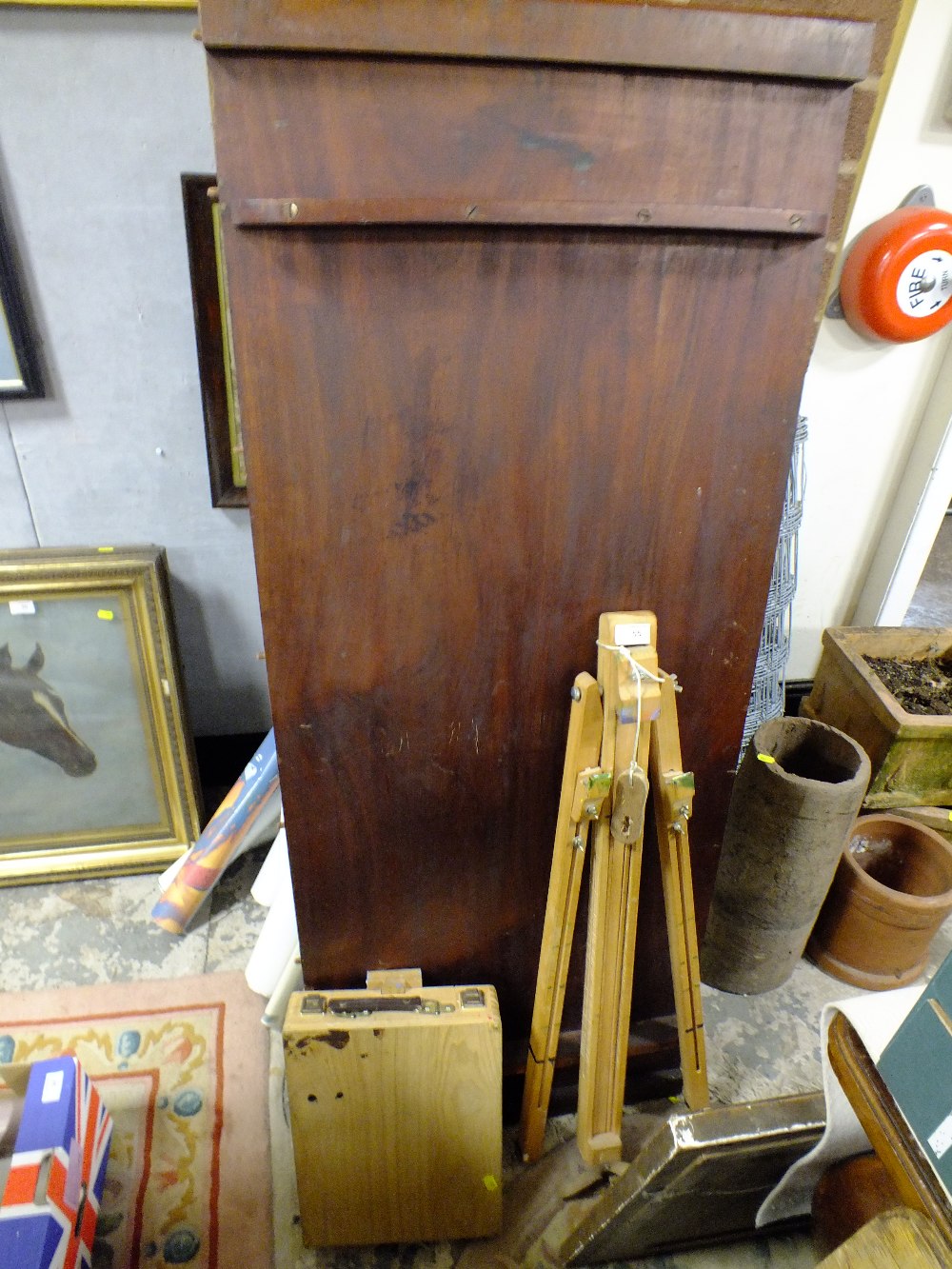 A WOODEN ARTISTS EASEL' TOGETHER WITH AN ARTISTS EASEL BOX (2) - Image 2 of 2