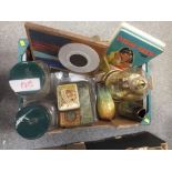 A TRAY OF ASSORTED COLLECTABLES ETC. TO INCLUDE A DOME TOPPED MANTEL CLOCK A/F' VINTAGE TINS ETC.