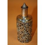 AN ANTIQUE CHESTER SILVER MOUNTED SCENT BOTTLE
