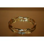 A 9CT GOLD TWIST STYLE BANGLE STAMPED 375