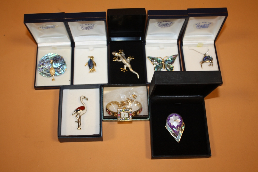 A COLLECTION OF MODERN ANIMAL SHAPED BROOCHES ETC