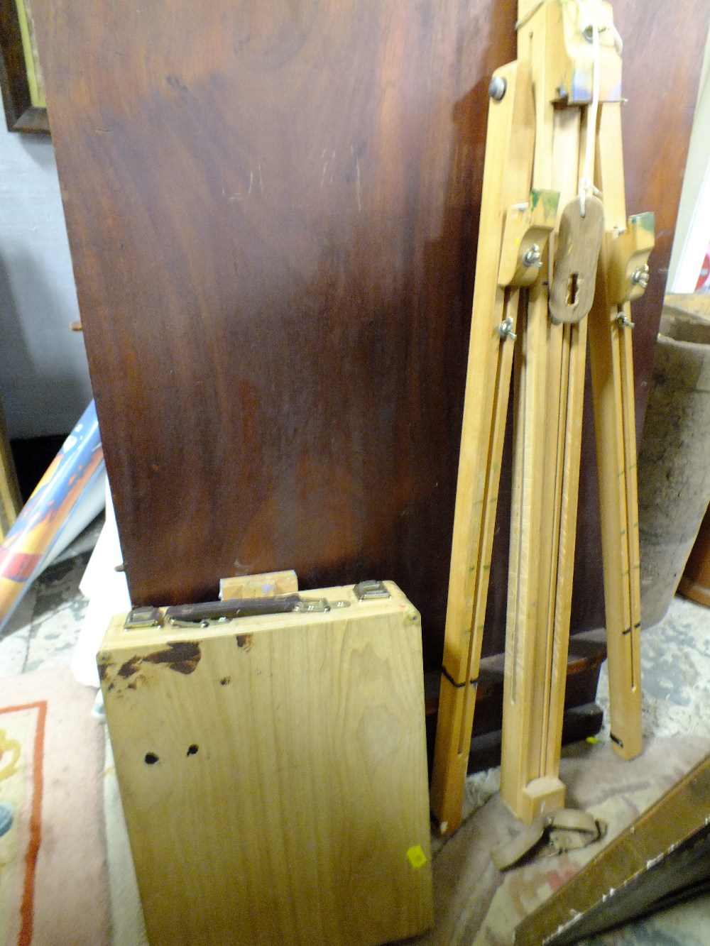 A WOODEN ARTISTS EASEL' TOGETHER WITH AN ARTISTS EASEL BOX (2)