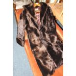 A LADIES RETRO / VINTAGE FUR COAT