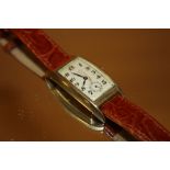 A MENS VINTAGE ART-DECO WRISTWATCH BY GIRARD PEREGAUX IN 10 CARAT GOLD FILLED CASE