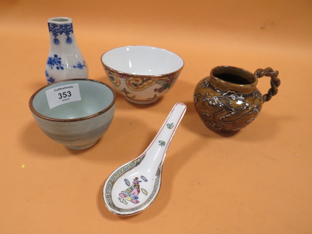 FIVE PIECES OF ORIENTAL CERAMICS TO INCLUDE A SMALL BLUE AND WHITE VASE' CELEDON STYLE BOWL ETC.