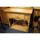 A PINE SINGLE DRAWER SIDE TABLE H-76 CM W-79 CM