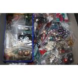 A BOX OF ASSORTED COSTUME JEWELLERY BEADS & BUTTONS ETC