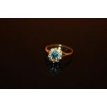 A LADIES 9 CARAT GOLD FLORAL SET DRESS RING - SIZE N - WEIGHT 1.7 GRAMS APPROX