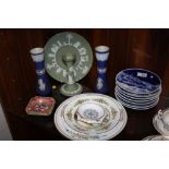 A COLLECTION OF ASSORTED CERAMICS TO INCLUDE WEDGWOOD JASPERWARE, MINTON ROTIQUE, ROYAL WORCESTER