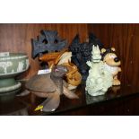 A COLLECTION OF MOSTLY MODERN FIGURES TO INCLUDE AN ENCHANTICA DRAGON FIGURE (6)