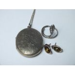 A LARGE VICTORIAN ENGRAVED WHITE METAL LOCKET ON SILVER CHAIN, A PAIR OF SILVER EARRINGS & A