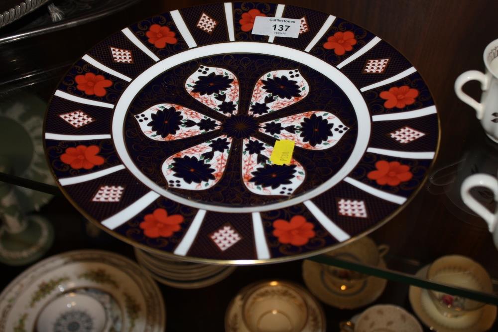 A ROYAL CROWN DERBY AMARI CABINET PLATE