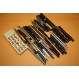 A LARGE QUANTITY OF COLLECTABLE PENS TO INCLUDE PARKER AND SHEAFFER EXAMPLES