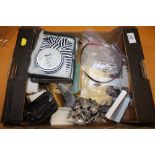A BOX OF ASSORTED COSTUME JEWELLERY TO INCLUDE VINTAGE AND RETRO EXAMPLES