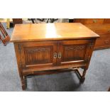 AN OAK OLD CHARM TWO DOOR LOW CUPBOARD H-71 CM W-90 CM