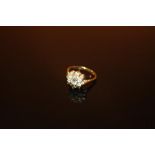 A LADIES 9 CARAT GOLD CZ CLUSTER RING - SIZE L - WEIGHT 2.6 GRAMS APPROX