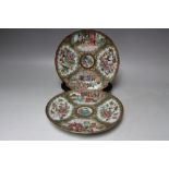 A PAIR OF CHINESE FAMILLE ROSE PLATES, typical figurative detail throughout, Dia. 20 cm (2)