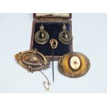 FOUR ITEMS OF ANTIQUE YELLOW METAL JEWELLERY, comprising a yellow metal memorial brooch, another