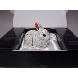 A ROYAL CROWN DERBY COLLECTORS GUILD BUNNY PAPERWEIGHT, gold stopper, with box, H 7 cm