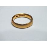 A HALLMARKED 22CT GOLD WEDDING BAND, ring size L 1/2, approx 6.3 g