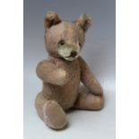 A VINTAGE PLAYWORN MOHAIR STEIFF TEDDY BEAR, H 35 cm